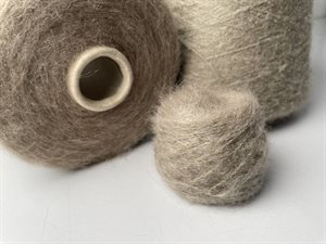 Kid mohair - i mørk beige, 25 gram